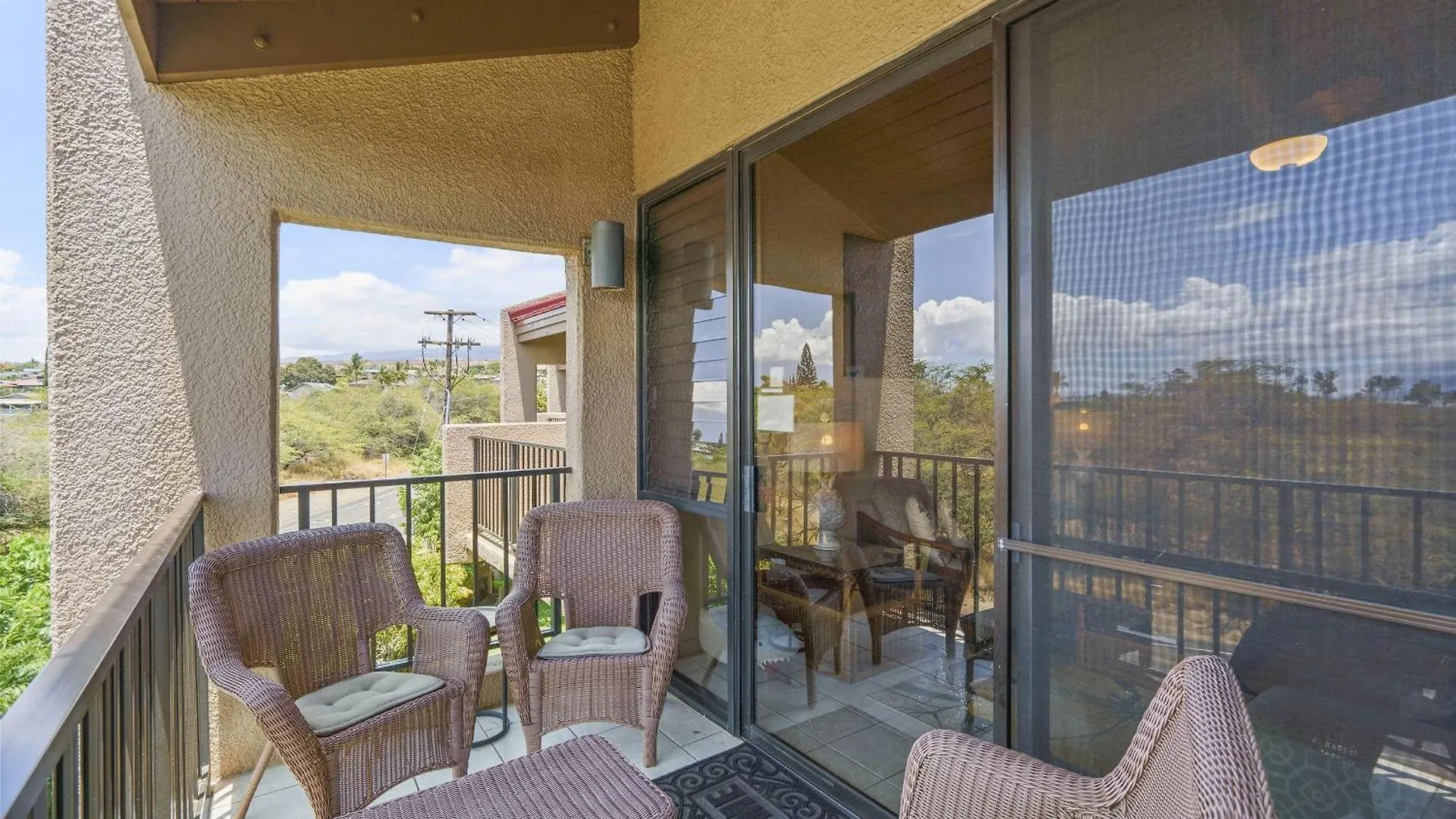Experience Kamaole Sands 4-409 - Ocean Views, Spacious, Renovated, Wi-fi, Ac!