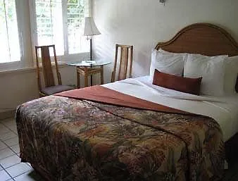 Days By Wyndham Maui Oceanfront Otel