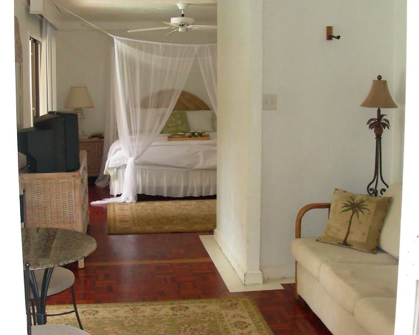 Pensionat Old House-walk To Town & Beach! 3*