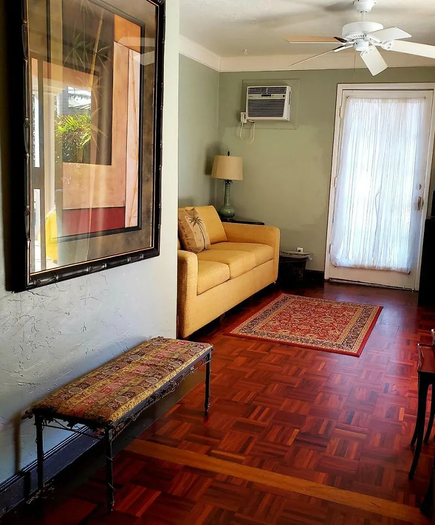 Old House-walk To Town & Beach! 3* Lahaina